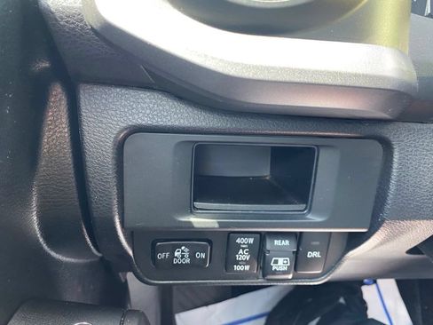 Used 2017 Toyota Tacoma TRD Sport w/ Premium & Technology Package AWD/4WD image 25