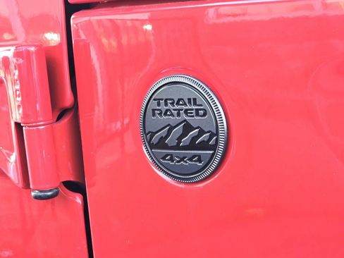 Used 2024 Jeep Gladiator Sport image 18