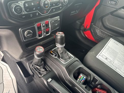 Used 2018 Jeep Wrangler Unlimited Sahara w/ LED Lighting Group AWD/4WD image 20