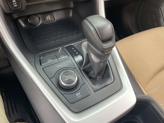 Used 2025 Toyota RAV4 LE AWD/4WD image 26