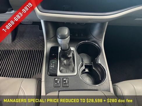 Used 2019 Toyota Highlander XLE AWD/4WD image 18