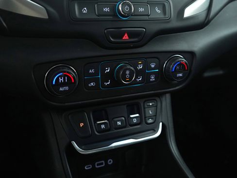 Used 2021 GMC Terrain SLE w/ Driver Convenience Package image 21