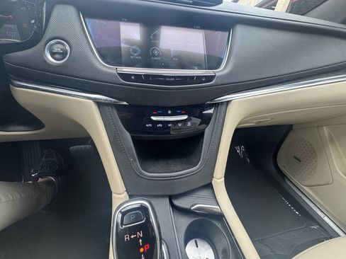 Used 2018 Cadillac XT5 FWD image 25