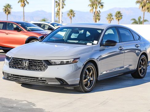 Used 2023 Honda Accord Touring image 3