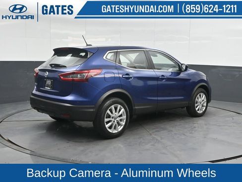 Used 2022 Nissan Rogue Sport S image 2