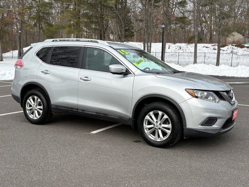 Used 2015 Nissan Rogue SV w/ SV Premium Package image 4