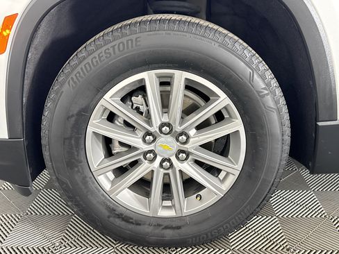 Used 2022 Chevrolet Traverse LT FWD image 36