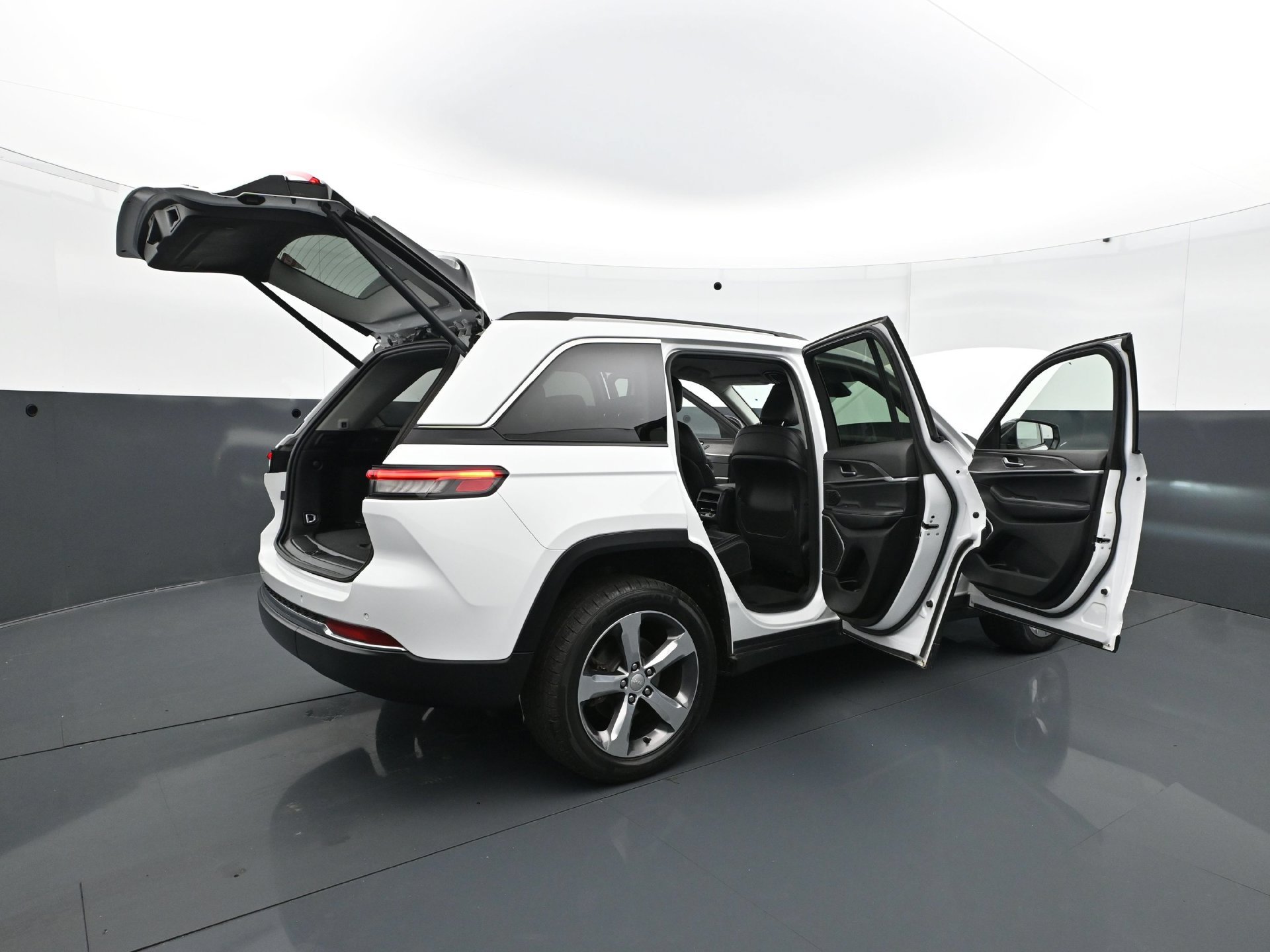 Used 2022 Jeep Grand Cherokee Limited AWD/4WD image 36