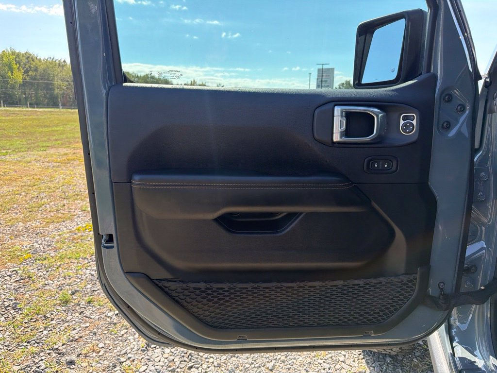 Used 2024 Jeep Gladiator Sport AWD/4WD image 11