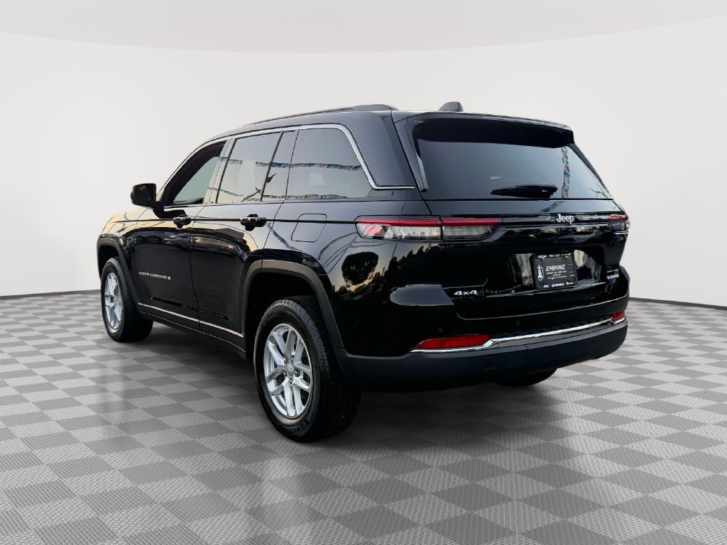 Used 2025 Jeep Grand Cherokee Laredo X AWD/4WD image 6