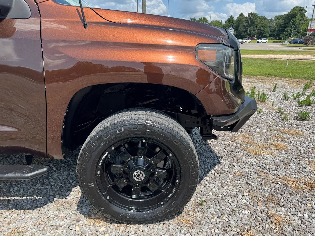 Used 2017 Toyota Tundra SR5 w/ TRD Off Road Package AWD/4WD image 9