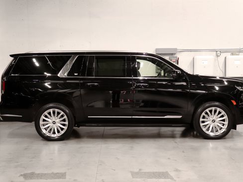 Certified 2022 Cadillac Escalade ESV Luxury AWD/4WD image 6