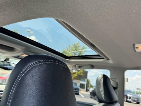 Used 2018 Toyota 4Runner Limited AWD/4WD image 11