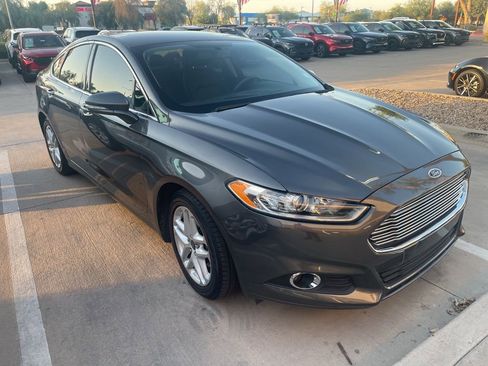 Used 2016 Ford Fusion SE w/ Equipment Group 202A FWD image 3