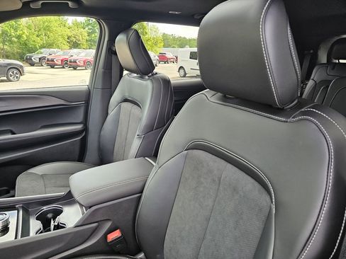 New 2025 Jeep Grand Cherokee L Altitude image 28