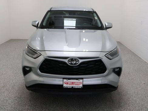 Certified 2025 Toyota Highlander LE FWD image 3