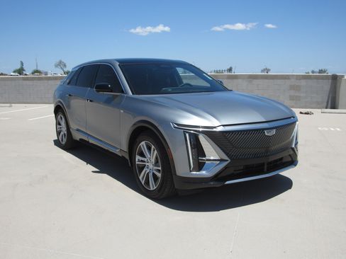 Used 2024 Cadillac Lyriq Tech RWD image 2