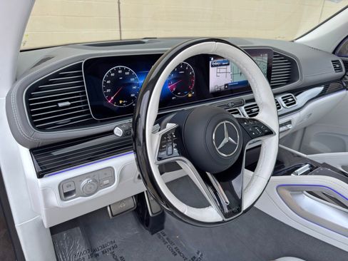 Used 2024 Mercedes-Benz Maybach GLS 600 4MATIC image 14