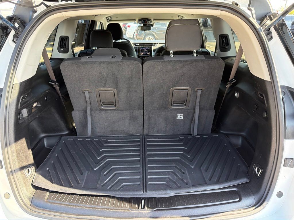 Used 2023 Jeep Grand Cherokee L Laredo AWD/4WD image 11