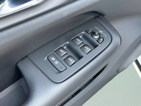 Used 2023 Volvo S60 B5 Plus w/ Climate Package FWD image 20