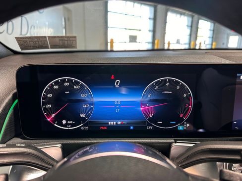 New 2025 Mercedes-Benz GLB 250 4MATIC image 9