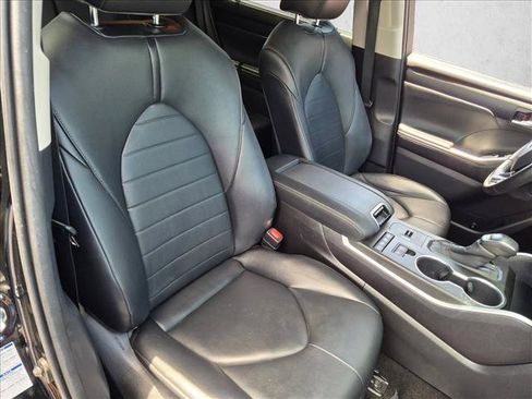 Used 2020 Toyota Highlander XLE AWD/4WD image 21