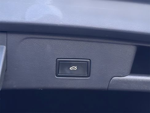 Used 2021 Volkswagen Atlas Cross Sport SEL image 39