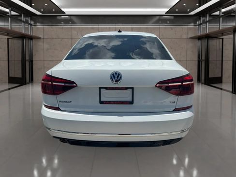 Used 2018 Volkswagen Passat 2.0T R-Line FWD image 4