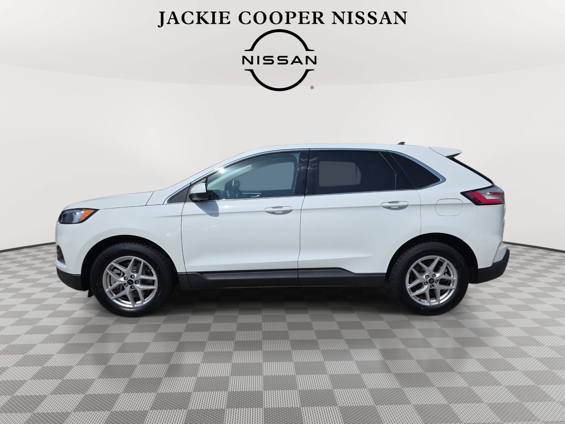 Used 2023 Ford Edge SEL AWD/4WD image 8