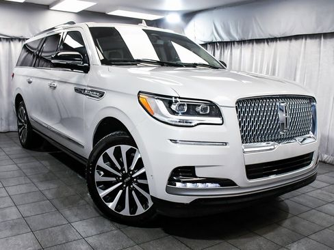 Used 2022 Lincoln Navigator L Reserve image 3