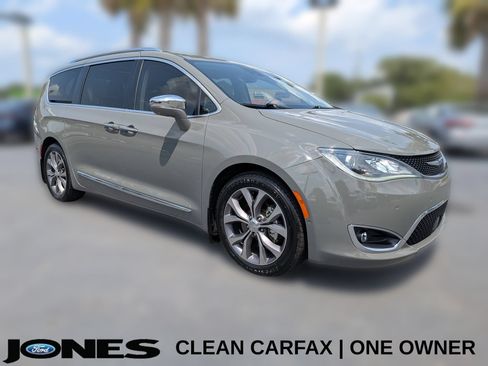 Used 2020 Chrysler Pacifica Limited w/ Tire & Wheel Group FWD image 1