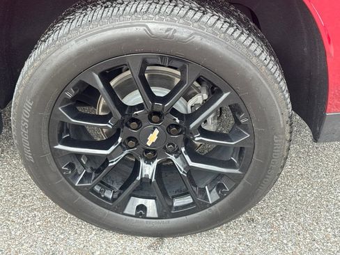 Used 2025 Chevrolet Suburban LT w/ Comfort Package RWD image 10