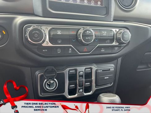 Used 2023 Jeep Gladiator Willys image 31