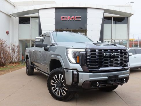 Used 2024 GMC Sierra 2500 Denali Ultimate image 1