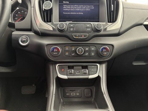 Used 2024 GMC Terrain SLT AWD/4WD image 9