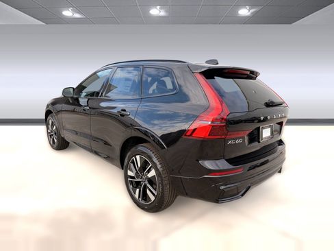 Used 2026 Volvo XC60 B5 Plus w/ Climate Package AWD/4WD image 3