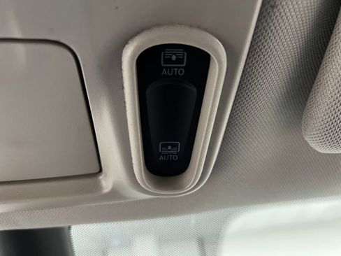 Used 2024 Chrysler Pacifica Limited FWD image 82