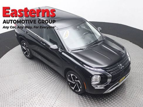 Used 2024 Mitsubishi Outlander SE AWD/4WD image 3