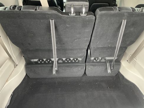 Used 2023 Chrysler Pacifica Limited FWD image 12