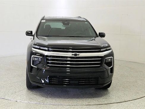 Used 2025 Chevrolet Traverse High Country AWD/4WD image 2