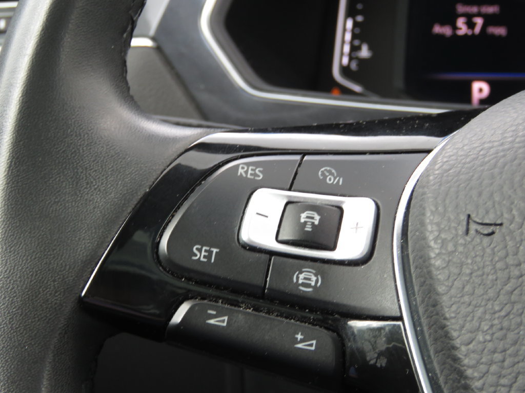 Used 2020 Volkswagen Tiguan SEL AWD/4WD image 22
