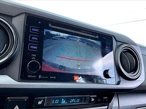 Used 2017 Toyota Tacoma TRD Sport image 13