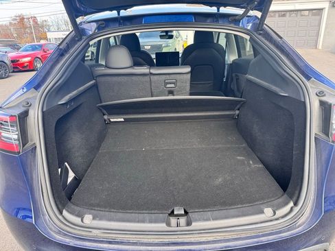 Used 2022 Tesla Model Y Long Range image 9