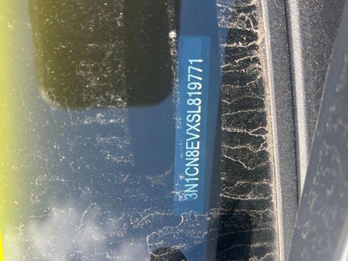 Used 2025 Nissan Versa SV image 9