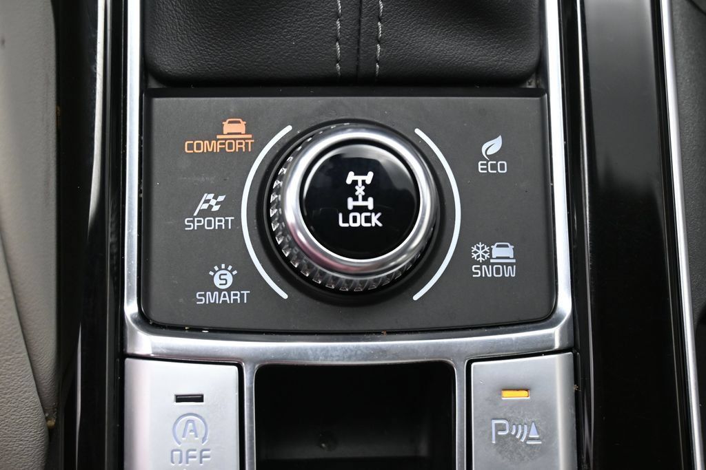 Used 2025 Kia Telluride SX w/ SX Captain's Chair Package AWD/4WD image 31