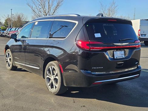 New 2026 Chrysler Pacifica Pinnacle image 4