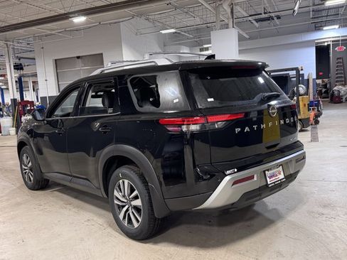 New 2025 Nissan Pathfinder SL image 18