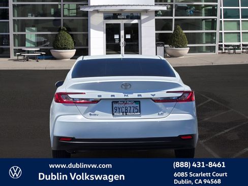 Used 2025 Toyota Camry LE FWD image 5