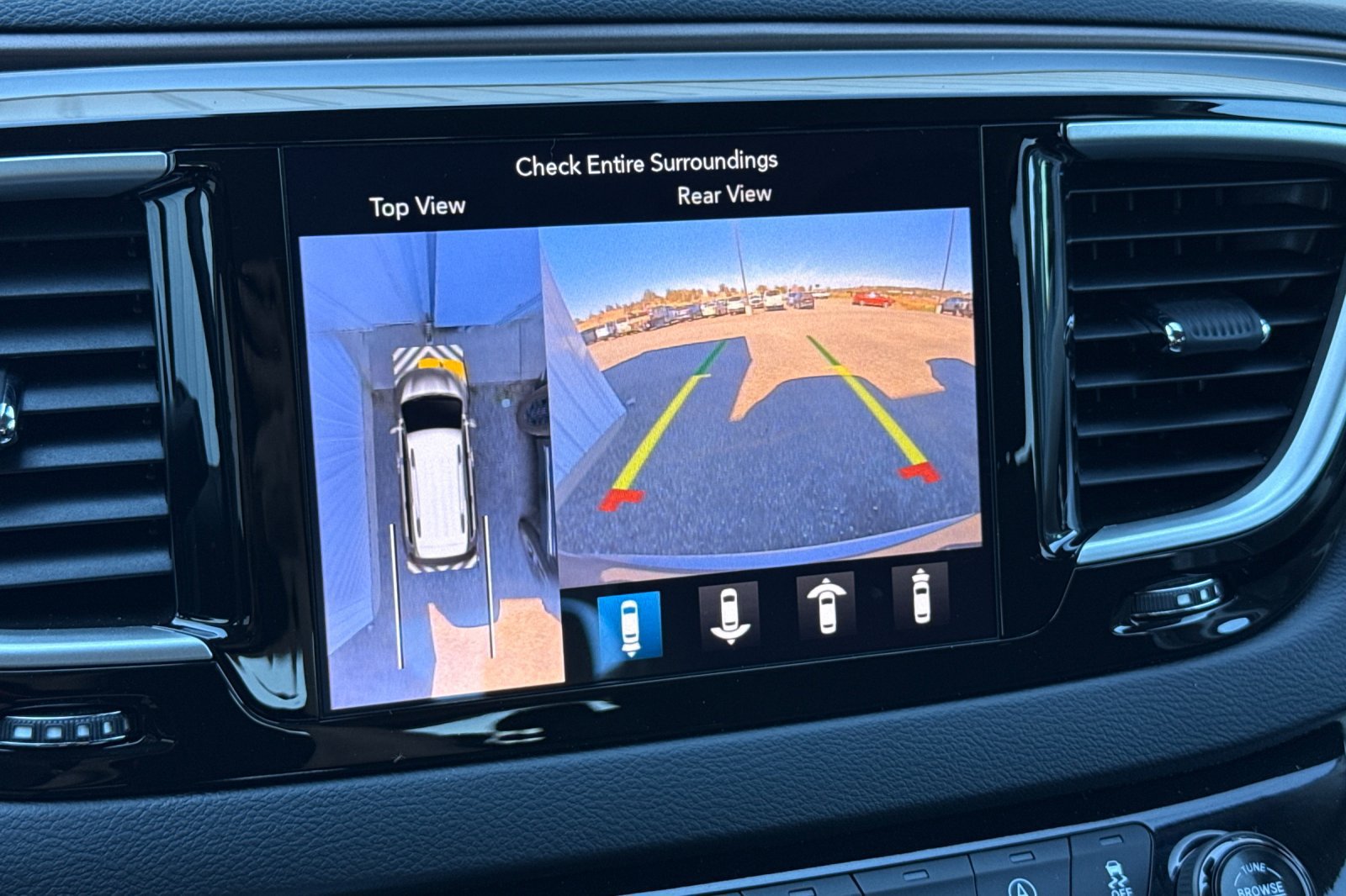 Used 2019 Chrysler Pacifica Touring Plus w/ Advanced Safetytec Group FWD image 27