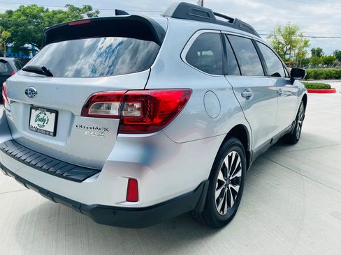 Used 2017 Subaru Outback 2.5i Limited AWD/4WD image 9